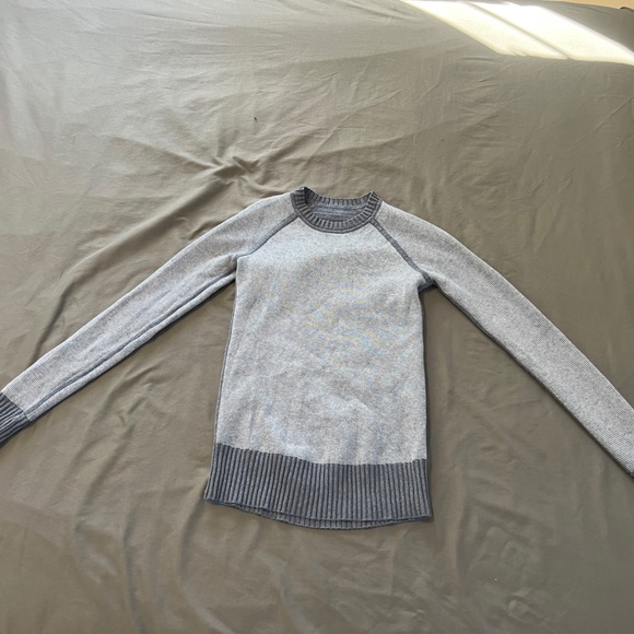 Lululemon 100% merino wool blue reversible sweater, size 2 - Picture 2 of 4